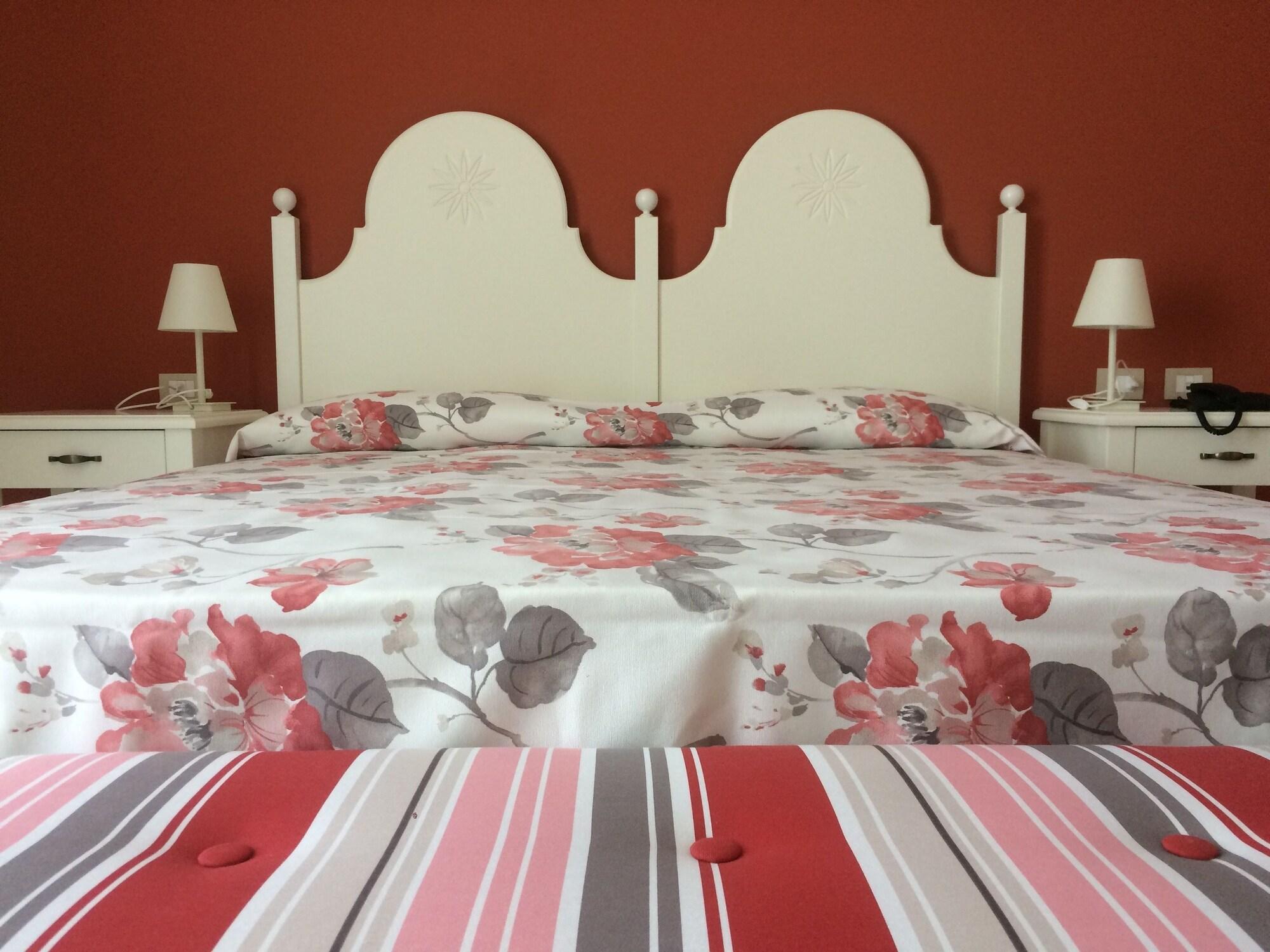 Hotel Danieli Pozzallo Bagian luar foto
