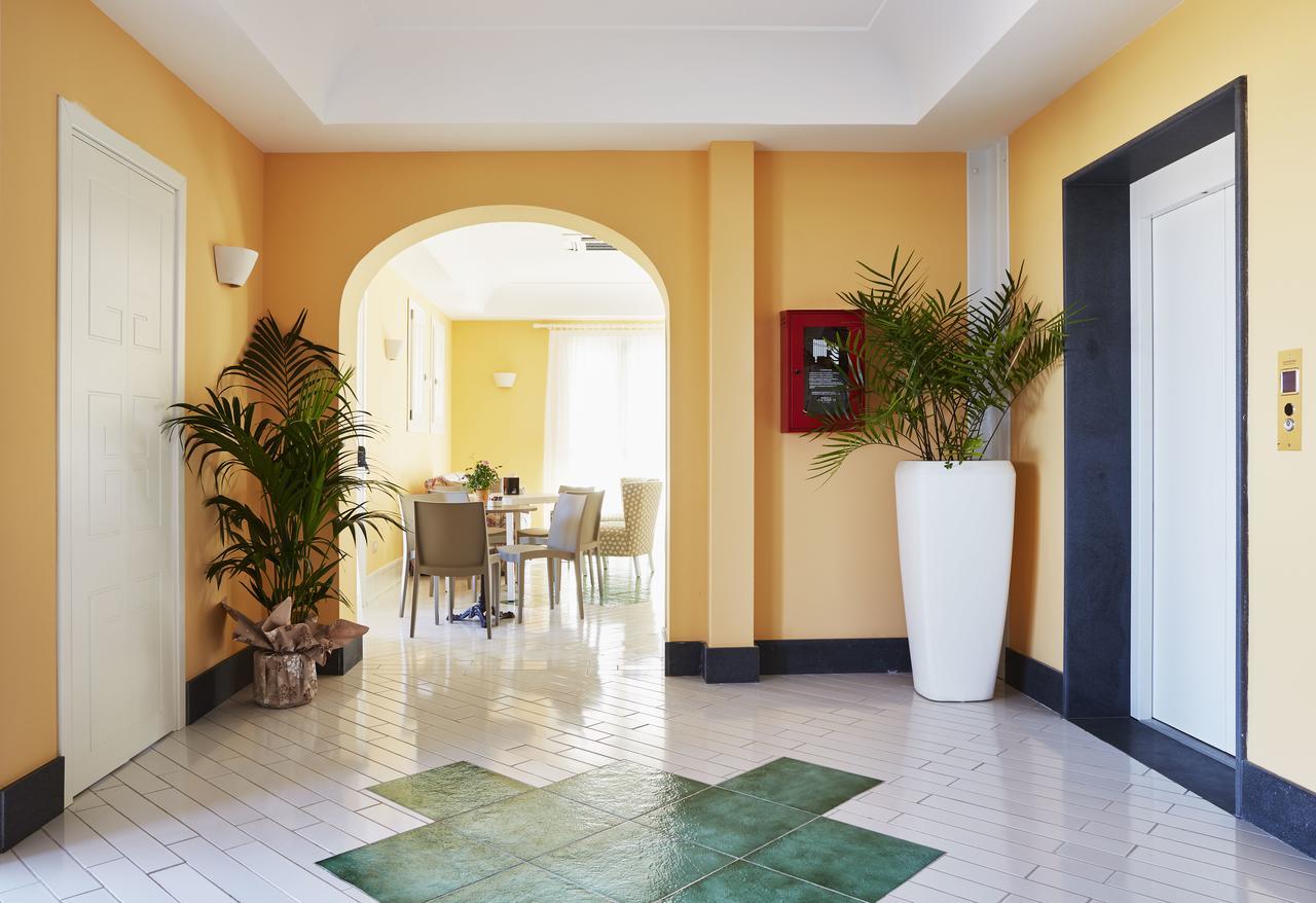 Hotel Danieli Pozzallo Bagian luar foto