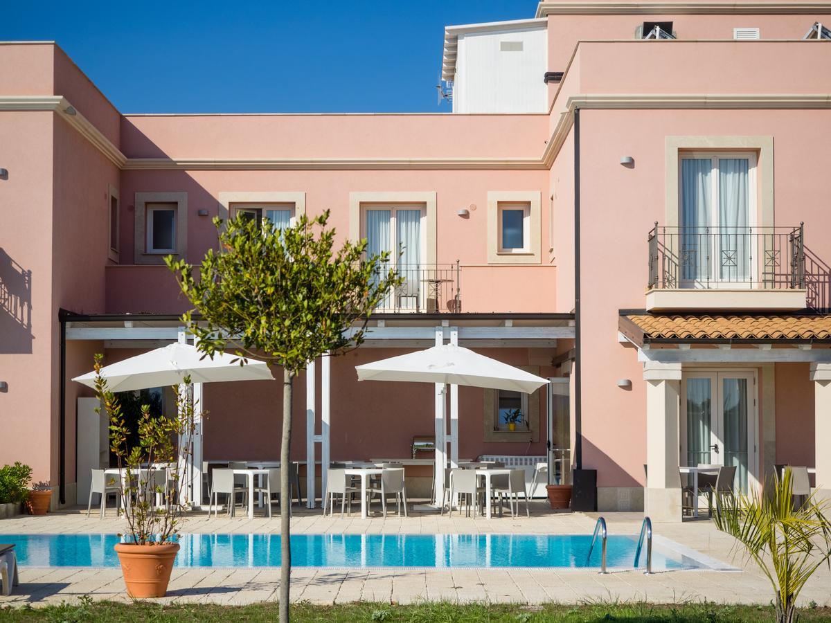 Hotel Danieli Pozzallo Bagian luar foto