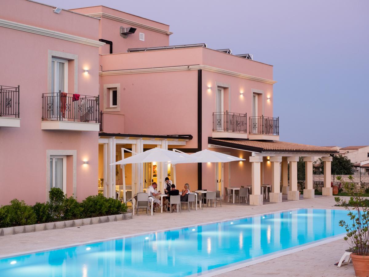 Hotel Danieli Pozzallo Bagian luar foto